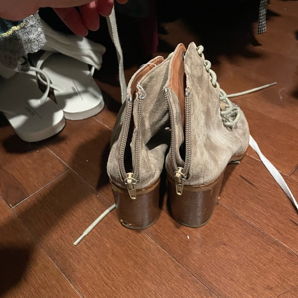 Jeffrey Campbell tie up Booties sz 6 Taupe greyish brown chunky heel - Picture 3 of 5